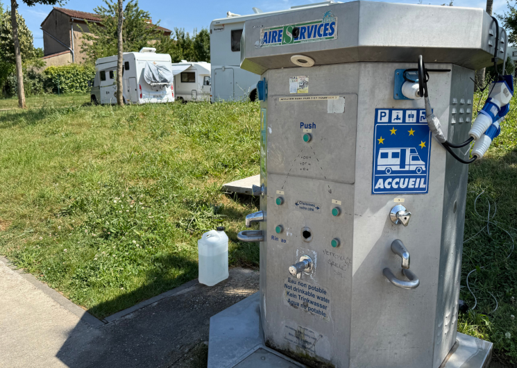 Borne de Services et Aire de Stationnement Camping-Car d'Albi Pratgraussals_Albi