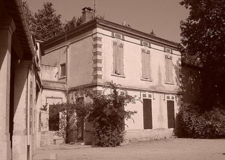cour-chateau-langlade