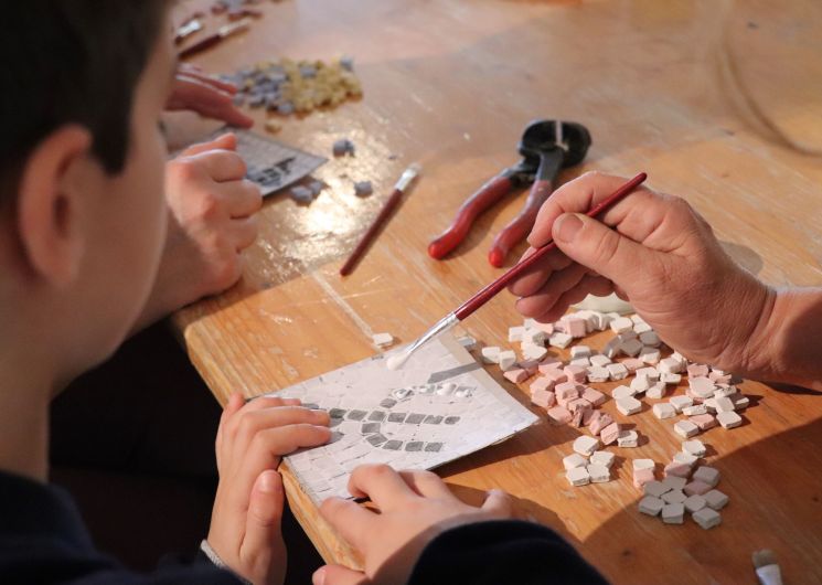 Atelier - Je fabrique ma mosaïque antique_Vers-Pont-du-Gard