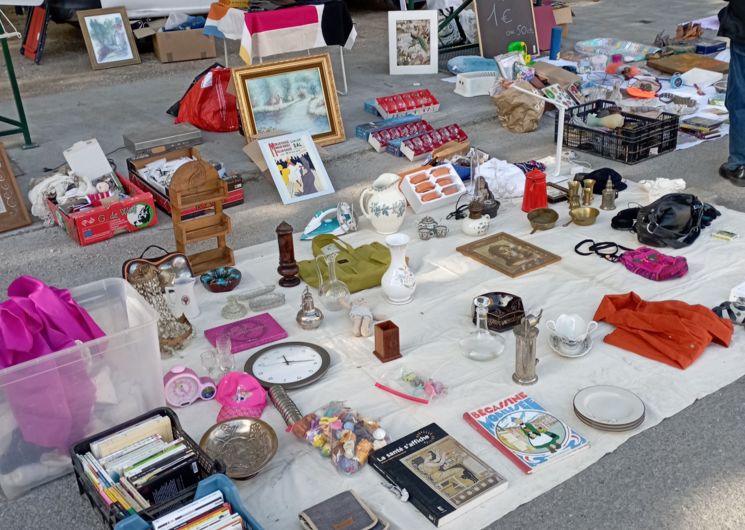 Marchés du Hangar puce à Aimargues