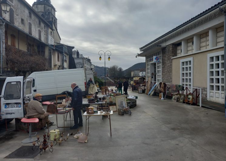 Brocante de marché 1