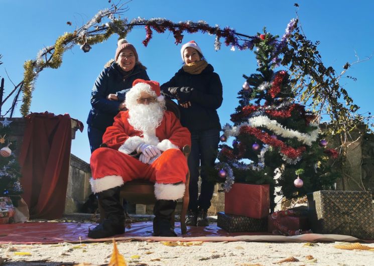 Le Père Noël et les organisatrices