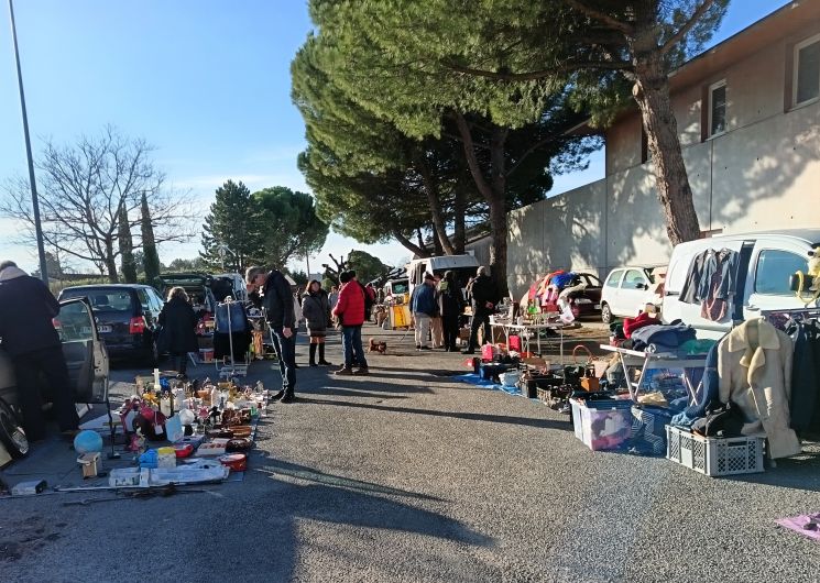 Marchés aux puces de St Christol lez Alès_Saint-Christol-lès-Alès