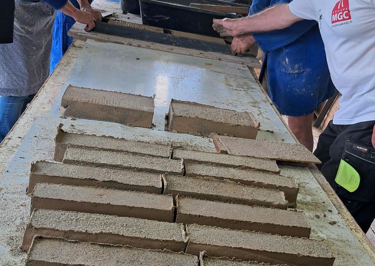 fabrication d'adobes