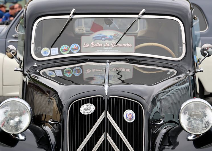 Les Belles du dimanche (rassemblement de voitures anciennes)_Castres