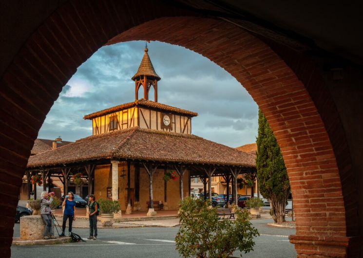 Les surprises d'une bastide de pierres et de briques à Cologne_Cologne