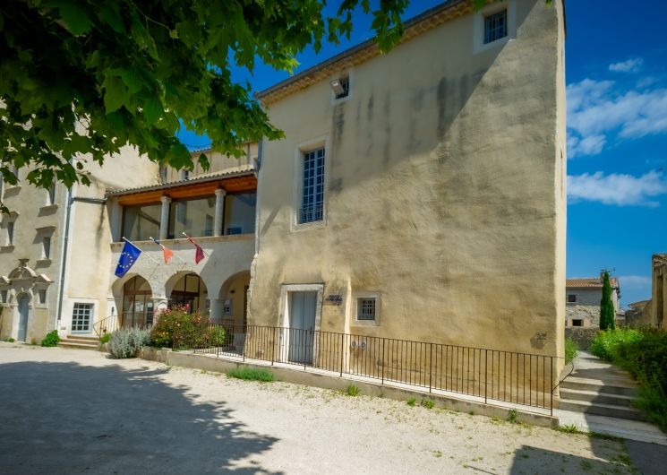 Théâtre «Hamlet»_Saze
