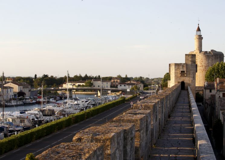 Le rempart e la Tour de Constance