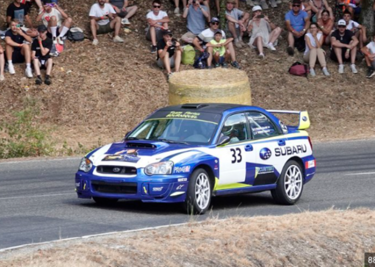 Voiture en course