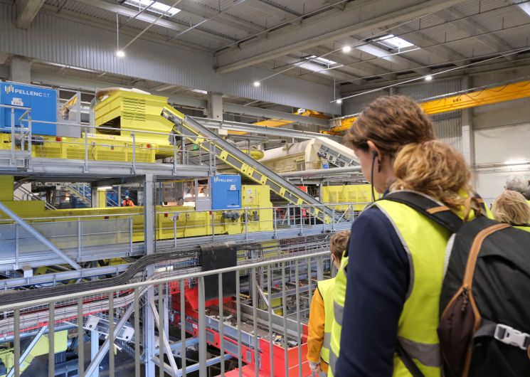 En coulisse , visite du centre de tri des emballages et papiers_Labruguière