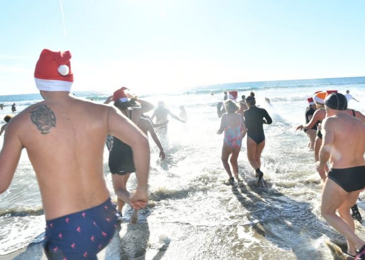 Bain de Noël au profit des Restos du Cœur_Palavas-les-Flots