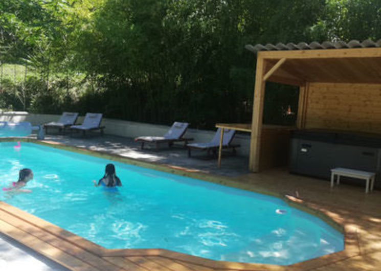 piscine chauffée et jaccuzy