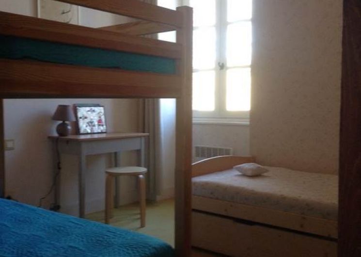 La chambre des enfants avec lit superposé