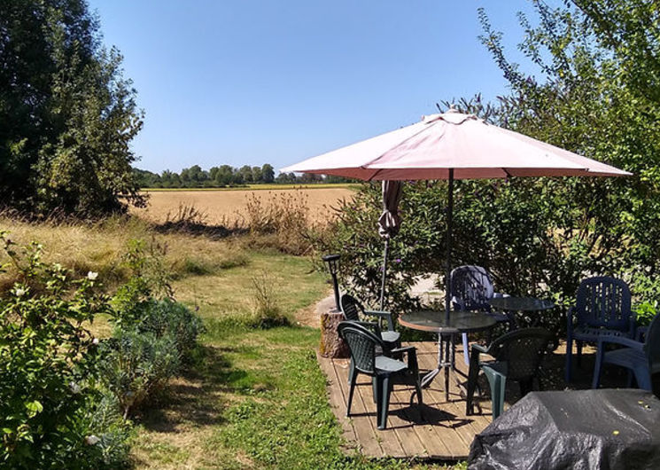 terrasse avec vue campagne sur les champs