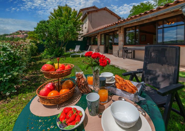 Petit déjeuner sur la terrasse. jpg