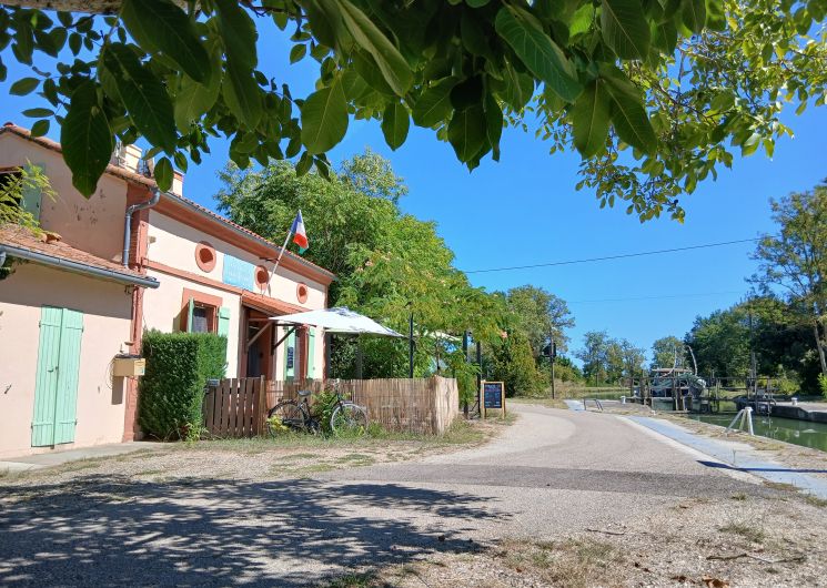 La chiatta Gemjo e la casa della chiusa n. 17_Castelsarrasin