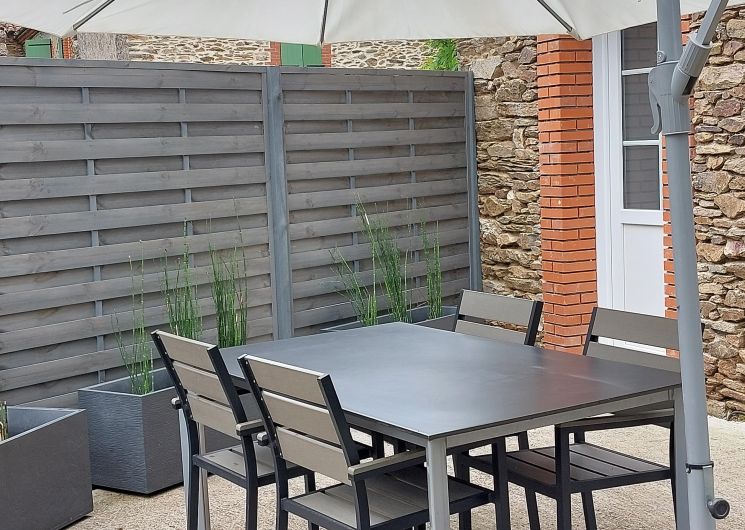 Terrasse avec parasol