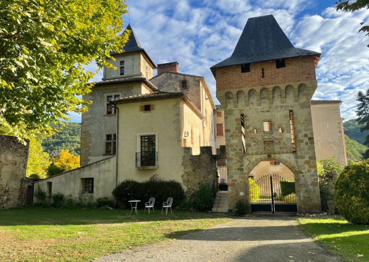 facade château de la hille