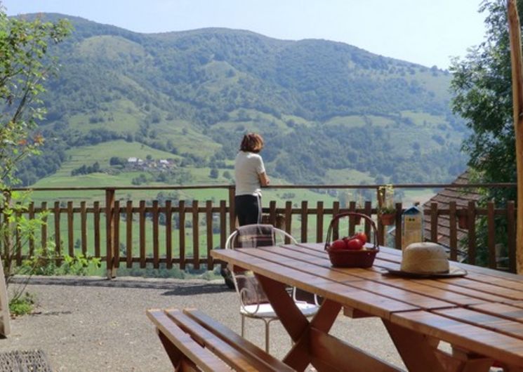 gite de miquelet terrase vue sur la vallée.JPG