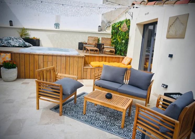 Jaccuzzi Spa et coin repos Wine Spa Servian