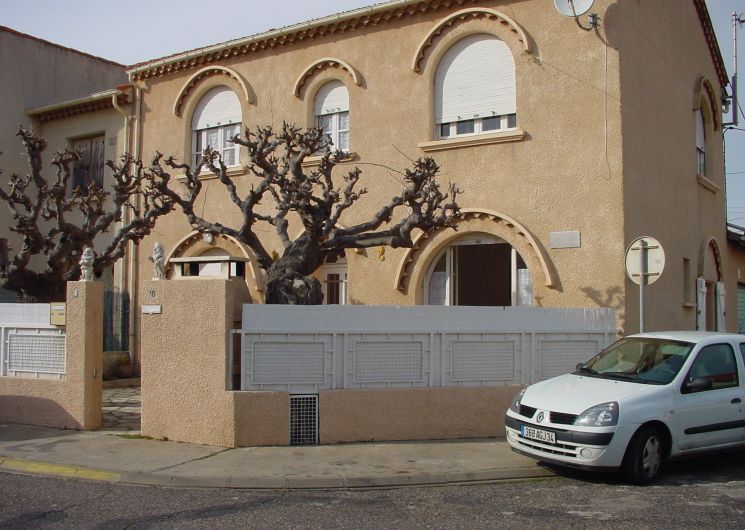 Façade de la maison La Roseraie