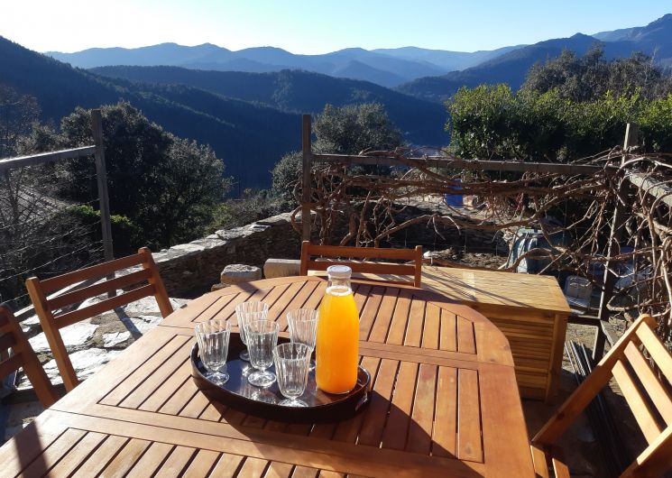 Vue imprenable depuis la terrasse sur le Mont Lozère