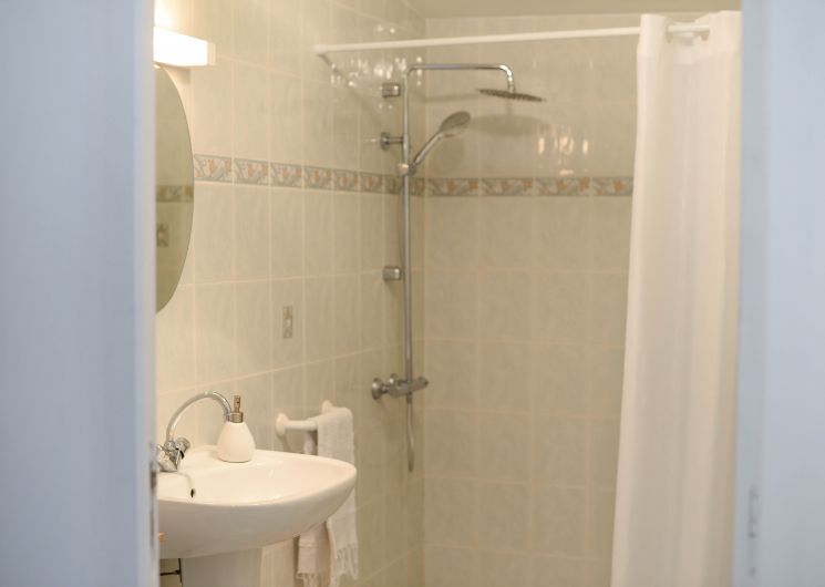 Salle de bain au rez-de-chaussée