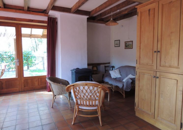 salon avec chauffage au bois.JPG