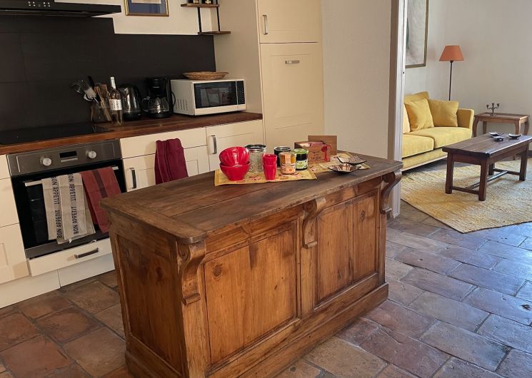 La cuisine ouverte sur le salon