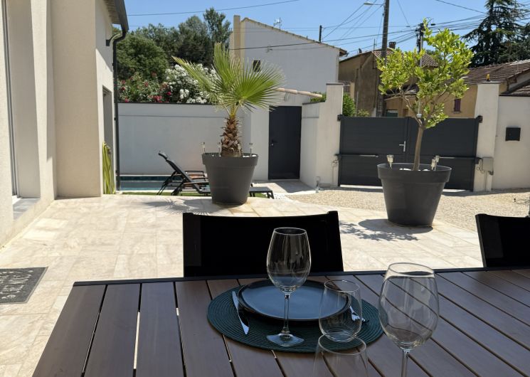 Maison avec piscine & jacuzzi à 5 min d’Avignon_Les Angles