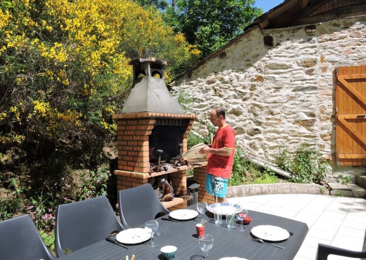 Terrasse et barbecue de la Fenial
