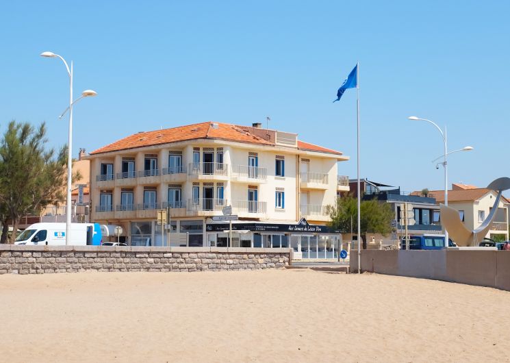 Hôtel de la Mer vu depuis la plage