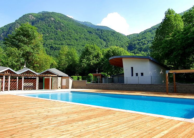 Outdoor swimming pool_Orlu
