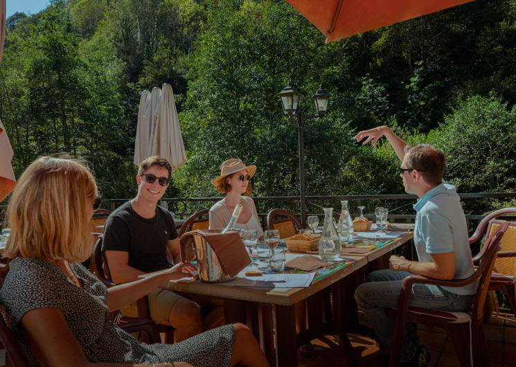 Terrasse du restaurant de l'auberge des deux rivières