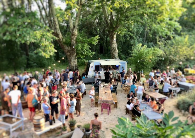 Dégustation de vins nature des environs, suivie d'un concert des vignerons eux-mêmes, juillet 2023