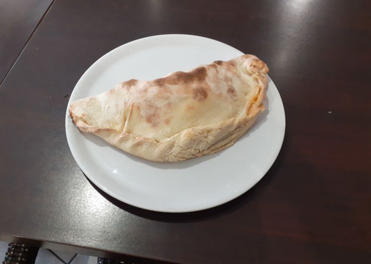 Calzone-Amigos pizza