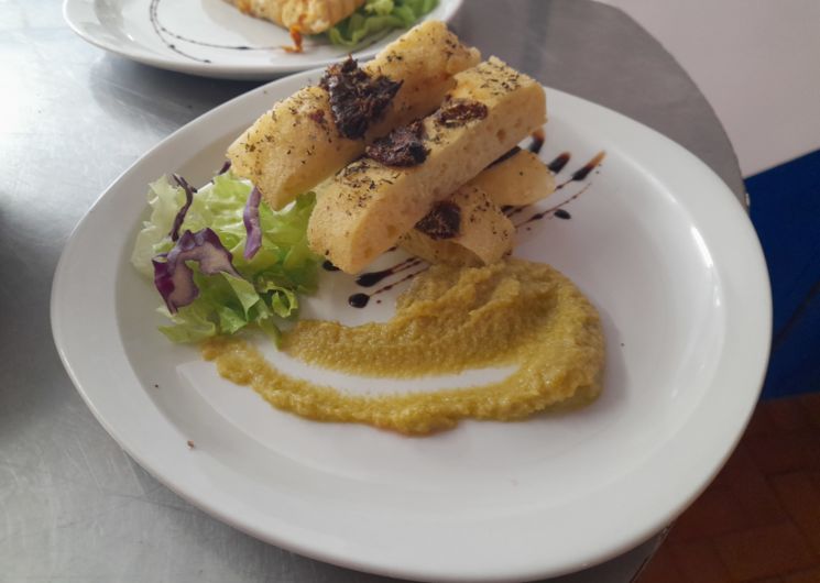 Focaccia tomates séchées et tapenade 