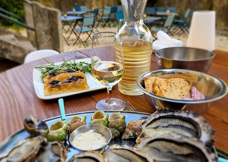 Tasting platter at the Ioda Bar - oyster bar in Goudargues