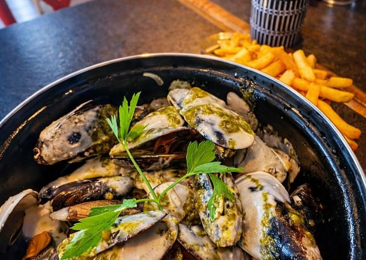 Moules fraîches et frites maison