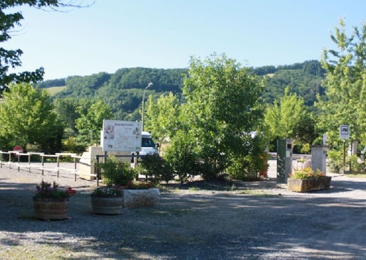 Aire de services municipale de camping-car à Sainte Eulalie d'Olt