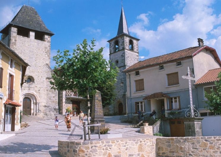 Saint Santin : village double