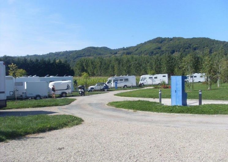 Aire municipale de service pour camping-car de Saint-Cyprien - Borne de services
