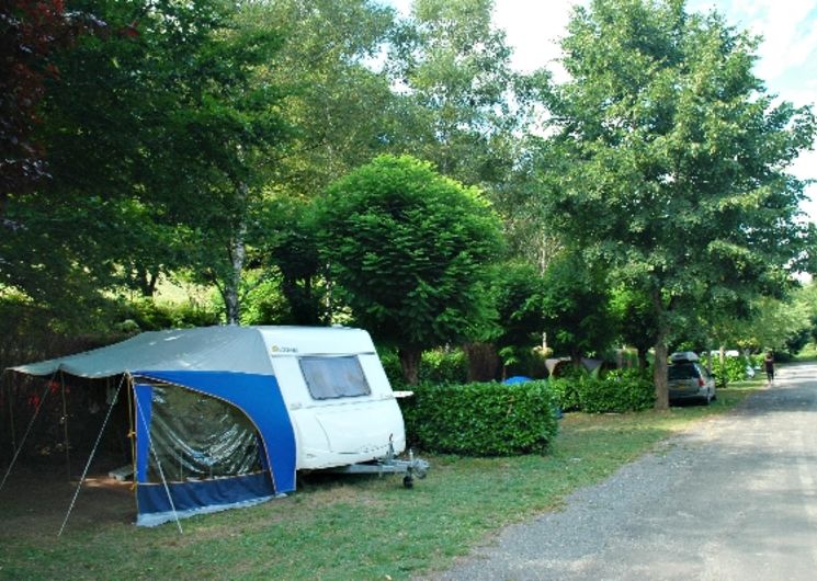 Camping municipal La Chantellerie - Emplacements ombragés
