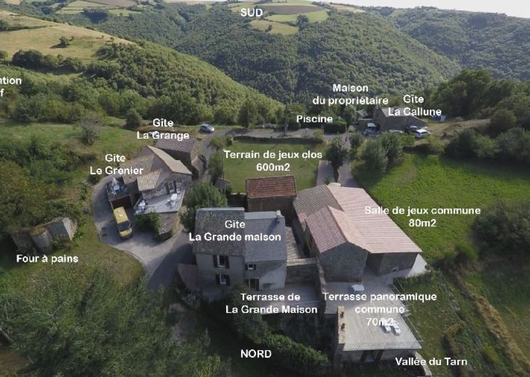 Hameau vue de dessus avec repéraghe des bâtiments 