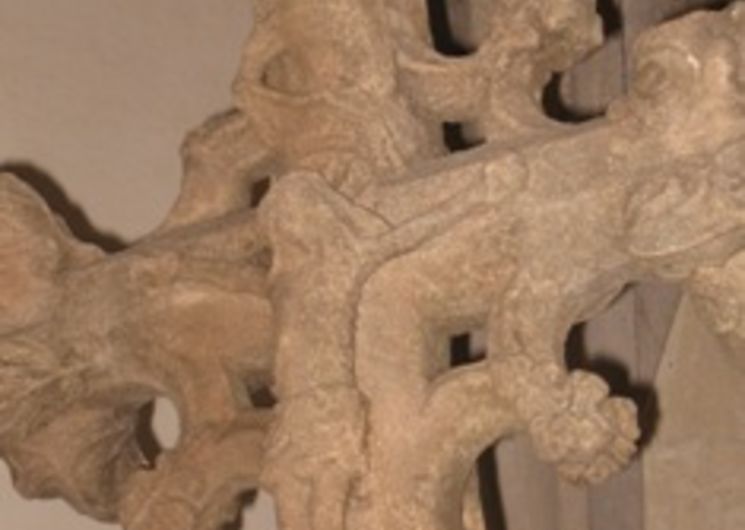 Croix sculptée sur 4 faces, Les Canabières