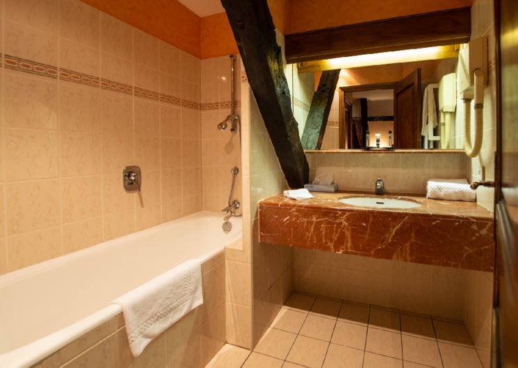 Salle de bain d'une chambre de l'hotel 3 étoiles Sainte-Foy