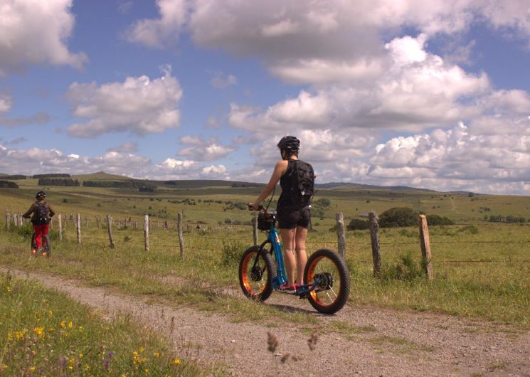 Randonnées en trottinettes tout-terrain électriques : Trot' Argences Experience