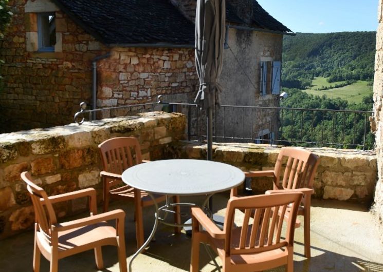 Gîte de Figuiès - Table terrasse