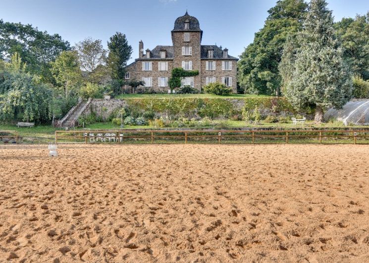 Château de Linars - L'aile du château