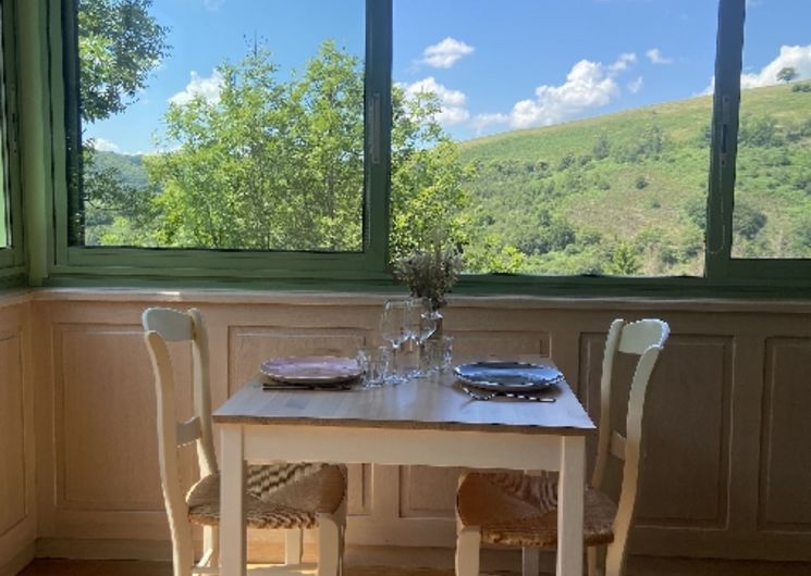 intérieur de la salle de restaurant